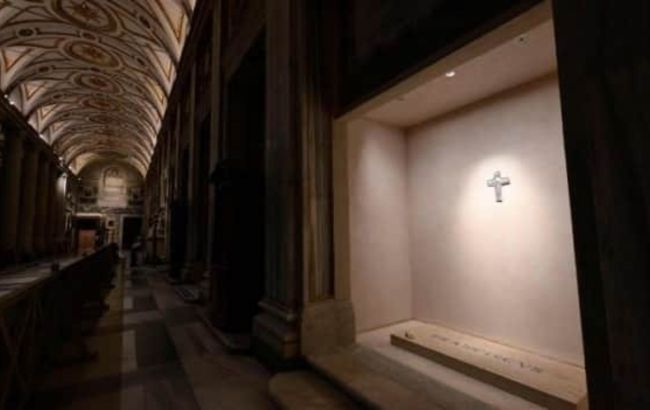 Гробницу Папы Франциска открыли для верующих - десятки тысяч людей пришли на прощание