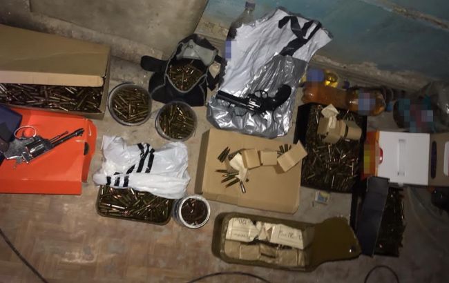 В Академии аграрных наук обнаружили тайник с оружием и взрывчаткой