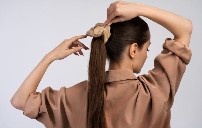 Какие резинки вредят волосам и приводят к заломам: фотопримеры