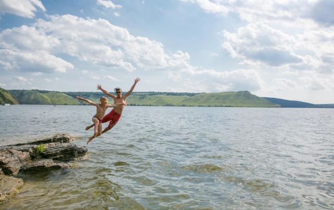 Не лише Карпати. Де можна бюджетно відпочити в Україні влітку