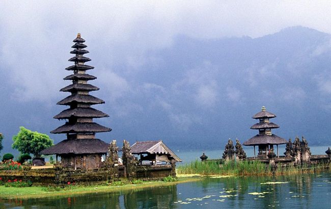 Аэропорт Бали закрыт из-за извержения вулкана