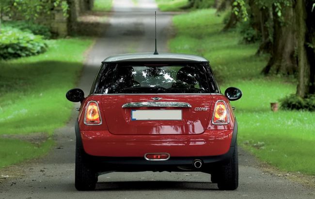 В Украине с 1 мая водителям можно ездить за городом с выключенными фарами