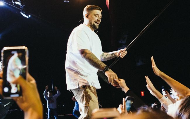 В Одессе на концерте Басты произошла драка между девушками: в ход шли даже бокалы (видео)