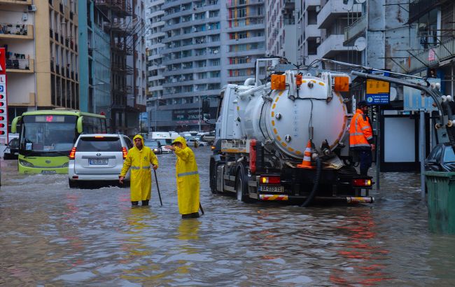 Грузию накрыл ливень. Батуми залило, в регионах поднялся уровень воды в реках