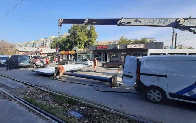 У Дніпрі триває демонтаж ще майже 150 незаконних рекламних конструкцій&nbsp;