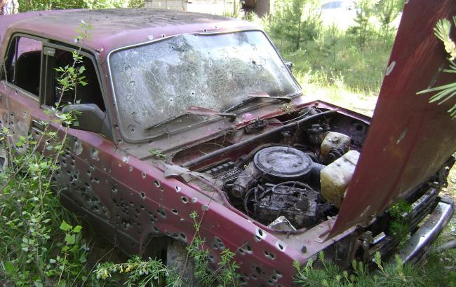 В Луганській обл. на автошляху підірвався автомобіль, двоє людей загинуло
