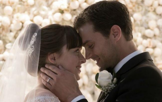 Вышел новый драматический трейлер "50 оттенков свободы"