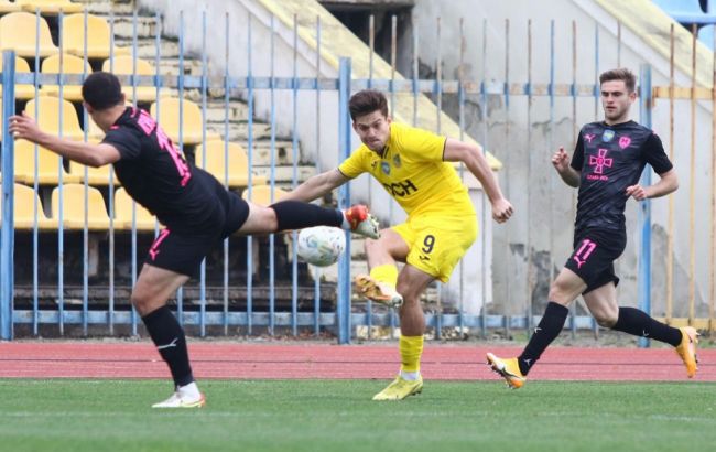 УПЛ: "Металлист" в большинстве не смог переиграть "Металлист 1925" в дерби Харькова