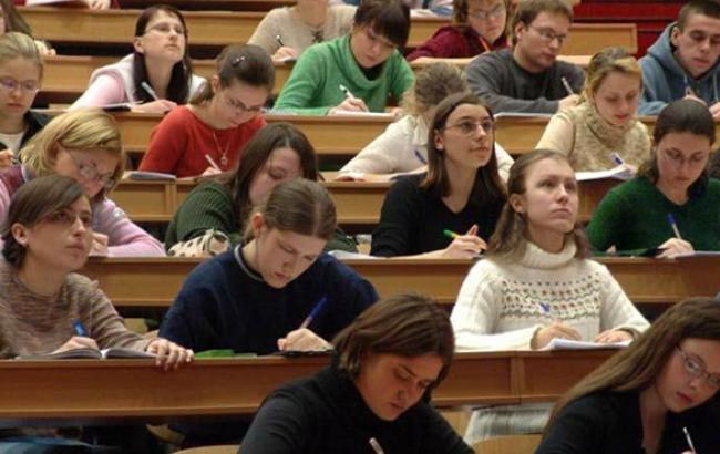 Міносвіти розгляне доцільність діяльності 53 ВНЗ до травня 2015 р.