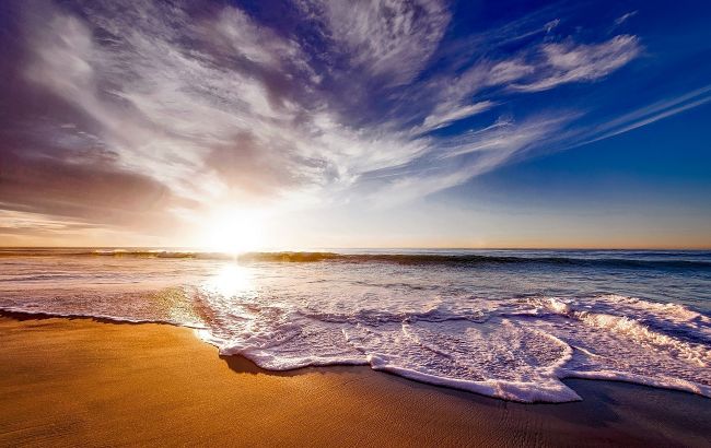 На популярном украинском курорте оскандалились уборкой берега