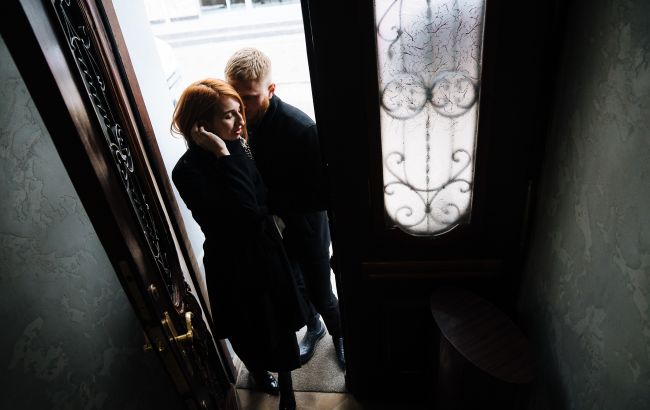 Никогда не делайте этого на пороге, чтобы не пустить в дом горе и нищету