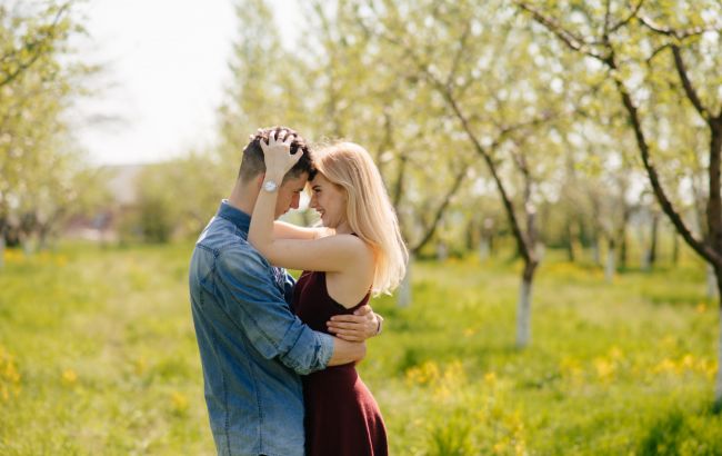 Ось як перше кохання впливає на наше світосприйняття: пояснення психологів