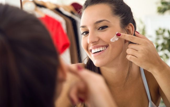 Почему весеннее солнце опасно для кожи: дерматолог объяснила, что происходит в марте