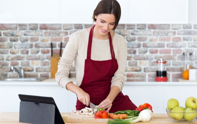 Ці прості способи допоможуть врятувати пересолену страву: що додати у їжу