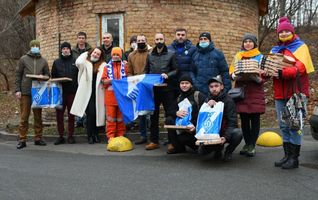 "Динамо" поздравило с днем ВСУ военнослужащих в госпитале