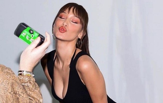 Каре з чубчиком і графічні стрілки: Белла Хадід блищить в новому чуттєвому образі