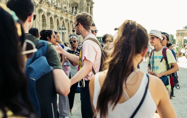 Потеряли работу из-за войны. Украинцы покупают экскурсии, чтобы поддержать туризм