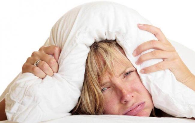 Не тільки кава: названо продукти, які заважають хорошому сну