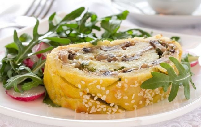 Легкий картофельный рулет с грибами на Новый год: готовим на скорую руку