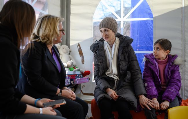 У Польщі закривають центри "Блакитна точка" для біженців: причини