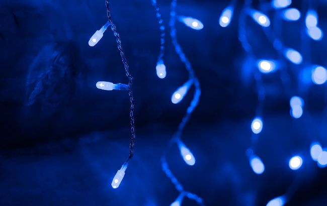 Жители украинского села сделали ошеломляющую новогоднюю иллюминацию (видео)