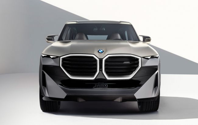 Огромные ноздри и 750 "сил" BMW Concept XM: представлен самый мощный кроссовер марки