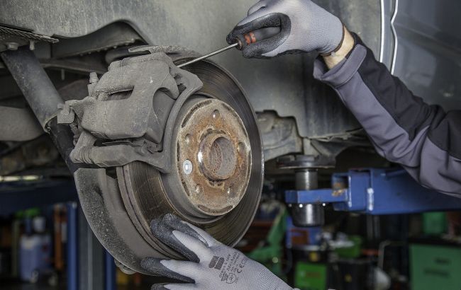 Эксперты назвали авто, которые чаще всего ломаются на дороге