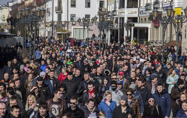 В Беларуси тысячи людей протестовали против "декрета о тунеядцах"