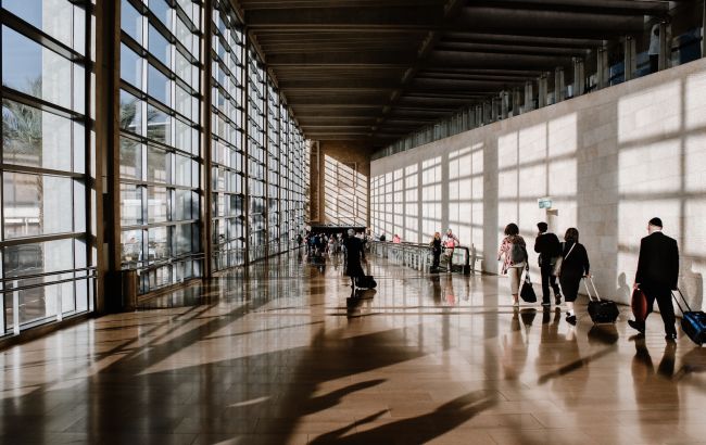 Забрали паспорти. Безвізова країна знову депортує російських туристів