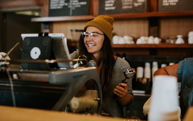 Завищені очікування. Як біженці шукають роботу в Європі та скільки можна заробити