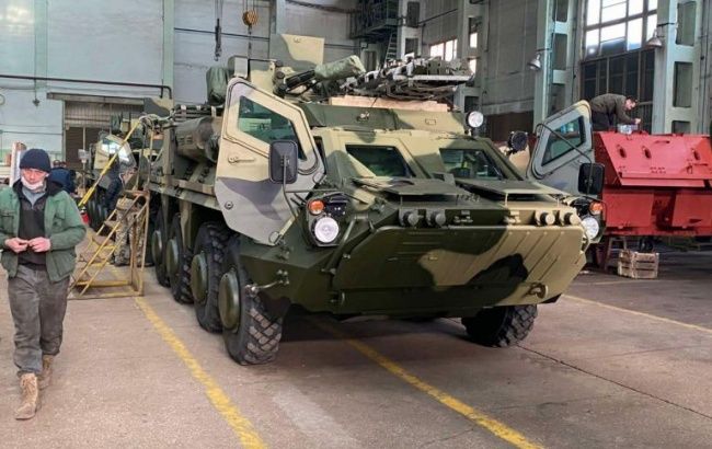 ВСУ получили новую партию бронетранспортеров БТР-4Е