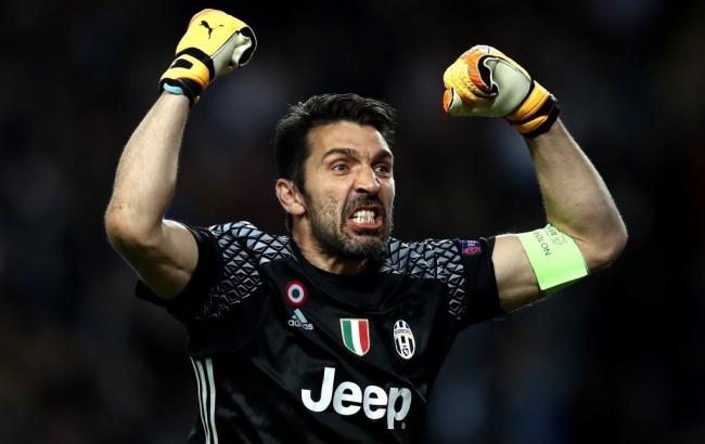 Буффон первый в истории "Ювентуса" сыграл 100 матчей в Лиге чемпионов
