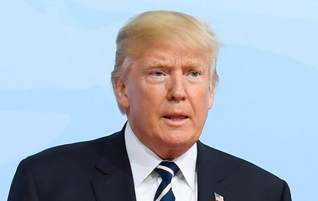 Трамп продлил разрешение спецслужбам следить за иностранцами