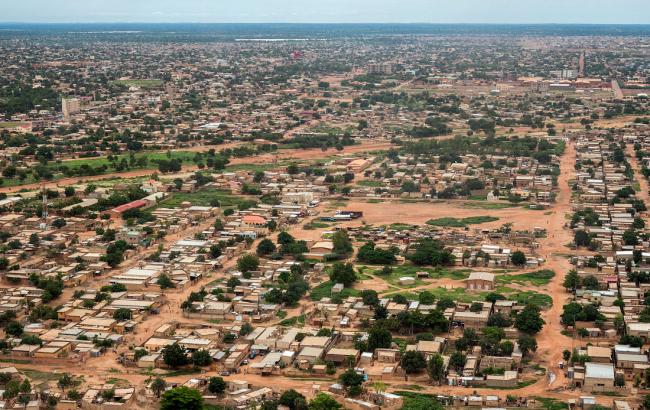 В Буркина-Фасо автобус упал в реку, погибли более 20 человек