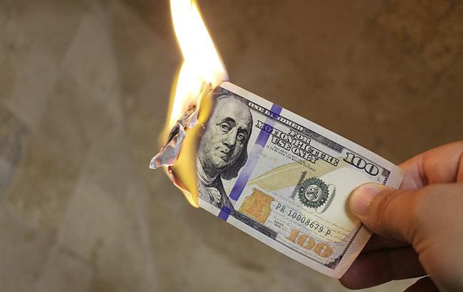 Курс доллара достиг минимального уровня за последние 3 года, - Reuters