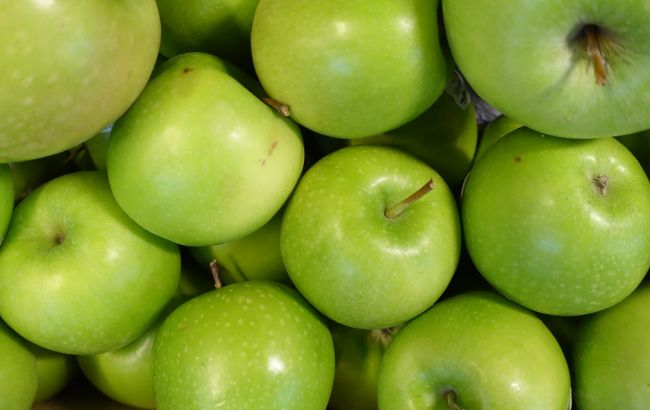 Що означають крихітні цяточки на яблуках: відповідь дуже несподівана