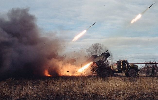 Под Мариуполем идут тяжелые бои, есть раненые, - волонтеры