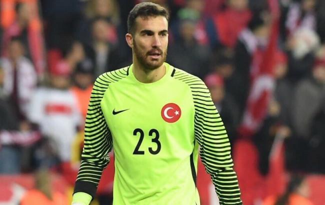 Сборная Турции потеряла вратаря накануне матча с Украиной
