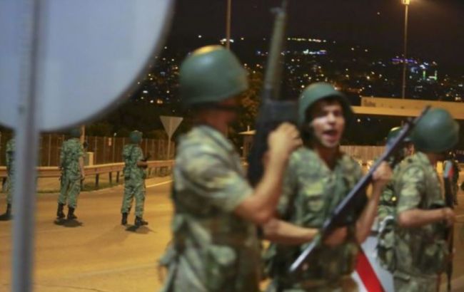 Военный переворот в Турции: отстранены 29 полковников и 5 генералов