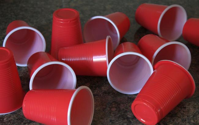 В ЕС планируют запретить одноразовую пластиковую посуду