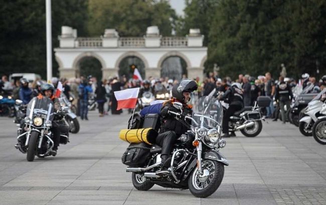 Рейд польский байкеров-друзей Путина посетил Быковню и двинулся к РФ