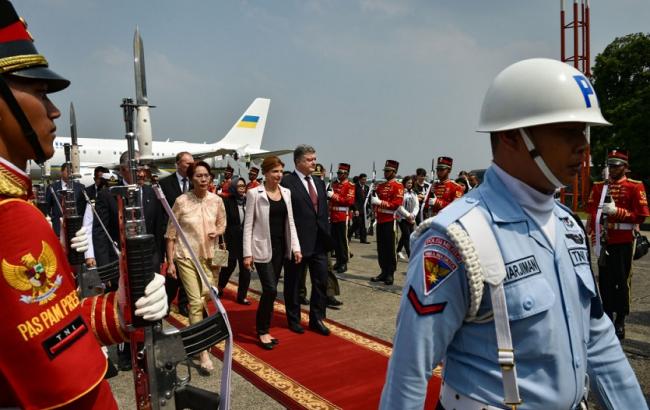 Порошенко начал официальный визит в Индонезию