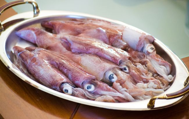 Как быстро и просто очистить кальмара: минимум усилий (видео)