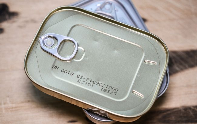 Як відрізнити корисні консерви від шкідливих: деякі краще викинути одразу