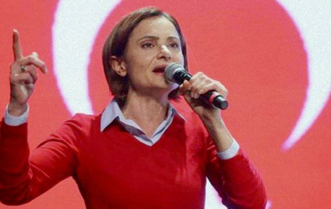 В Турции оппозиционную журналистку засудили за твиты с критикой президента