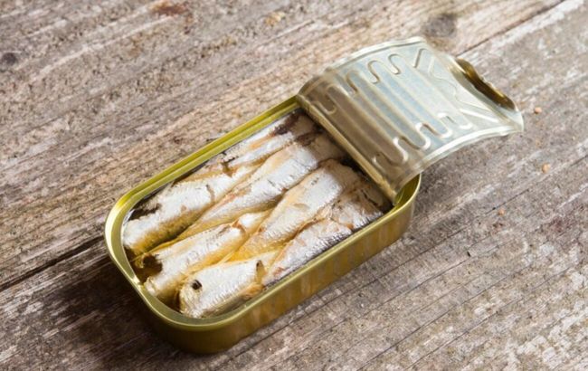 Як правильно вибрати шпроти, щоб не отруїтися
