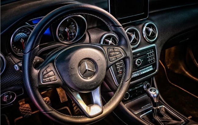 Под Запорожьем несовершеннолетние на Mercedes пугали 12-летнего ребенка (видео)