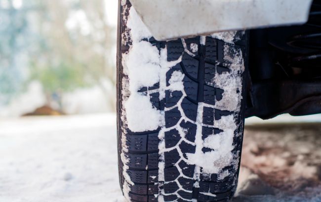 Як безпечно гальмувати взимку: ці правила допоможуть уникнути аварії