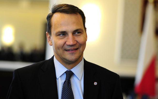 На границе Запада с Украиной должно быть противотанкове вооружение, - Сикорский