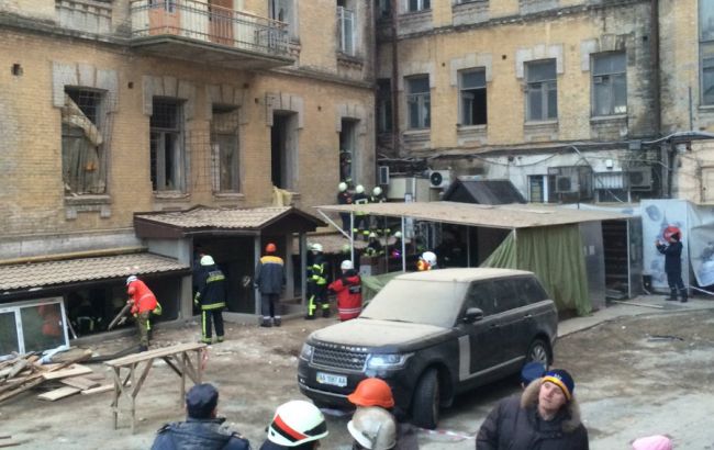 З-під завалів будинку в Києві врятували 4 осіб